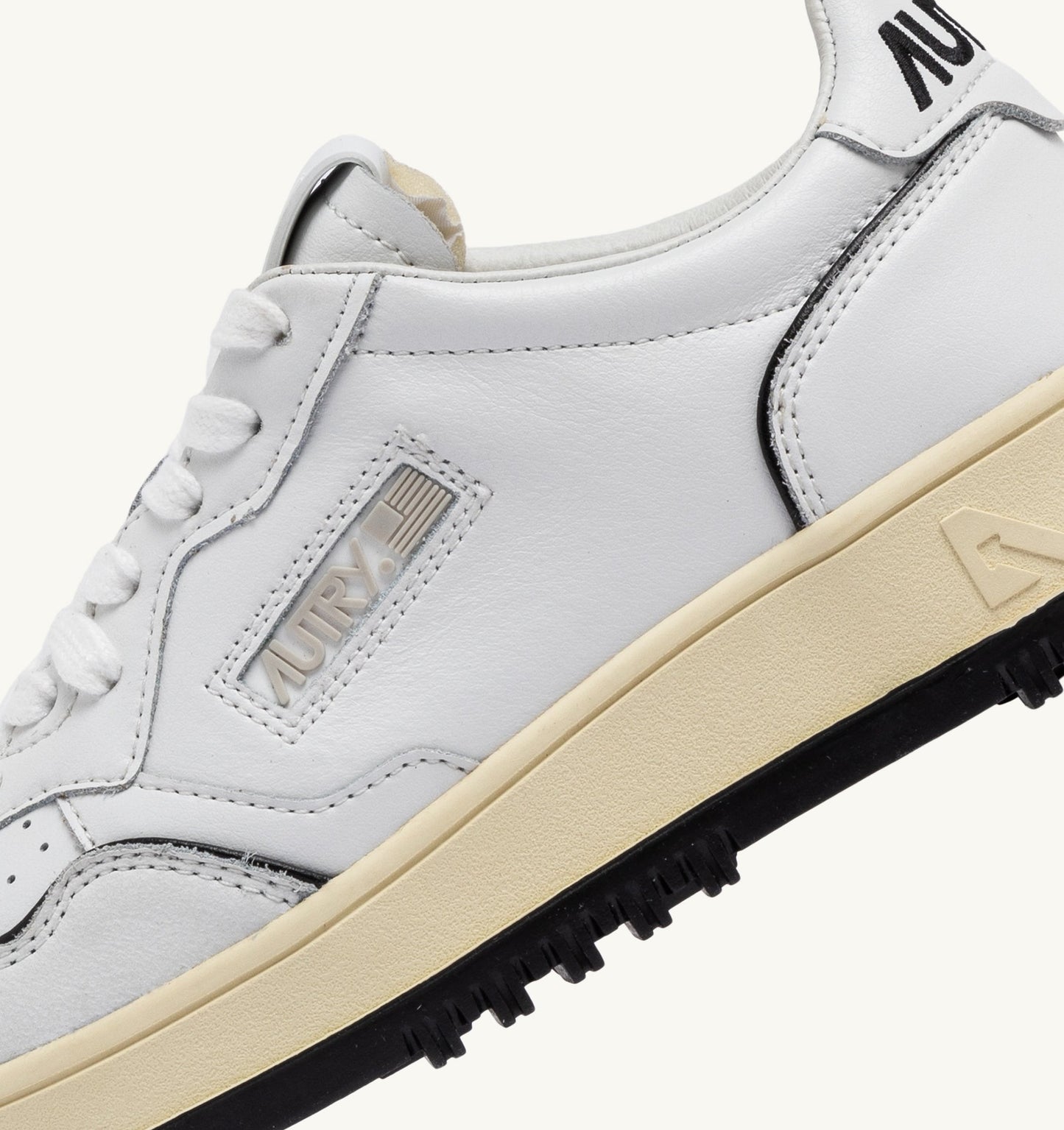 GOLF LOW IN PELLE COLORE BIANCO NERO