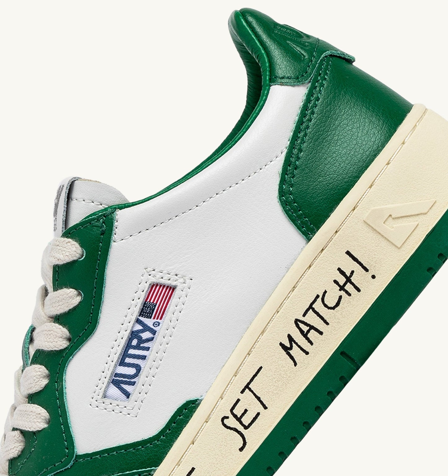 MEDALIST LOW IN PELLE BIANCA E AMAZON CON LETTERING