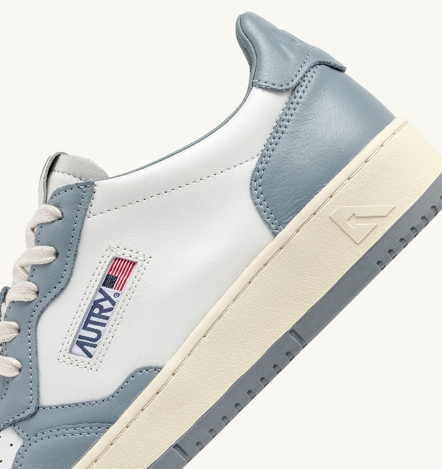 MEDALIST LOW BICOLOR IN PELLE BIANCA E SILVER BLUE