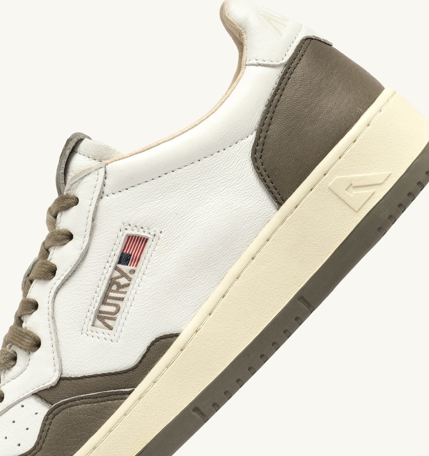 MEDALIST LOW IN PELLE BIANCA E COVERT GREEN
