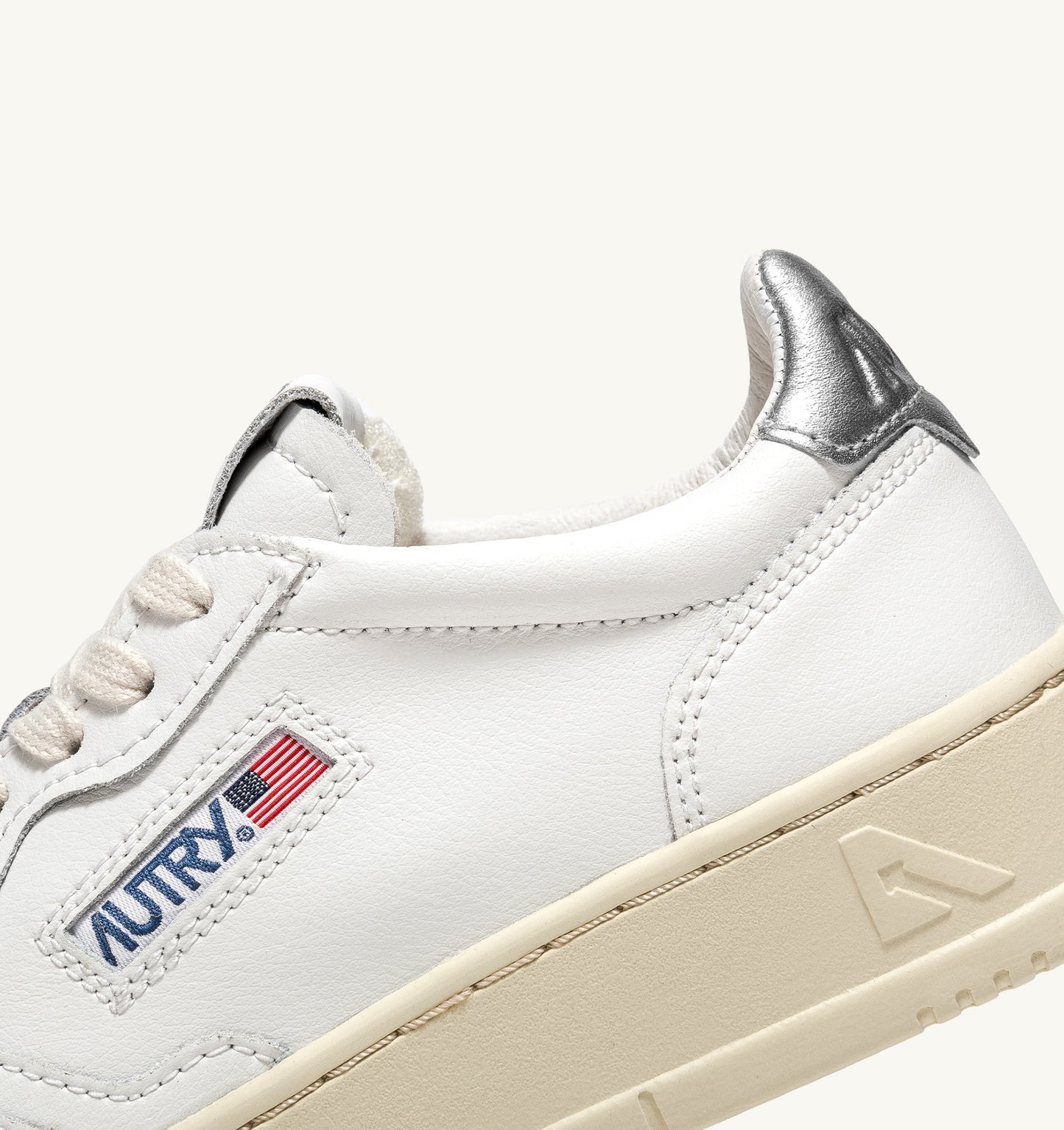 MEDALIST LOW IN PELLE BIANCA E METALLIZZATA ARGENTO