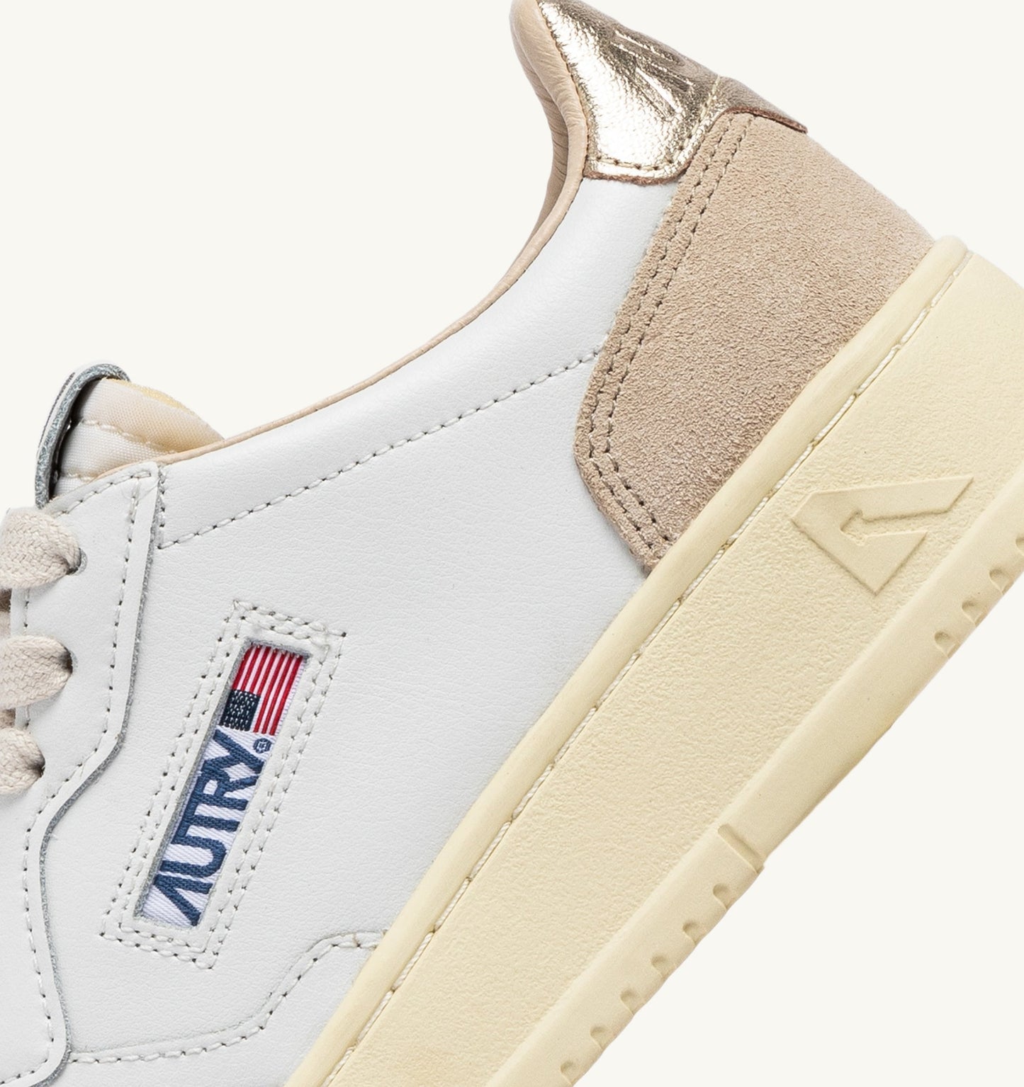 MEDALIST LOW IN PELLE E SUEDE BIANCA E ORO