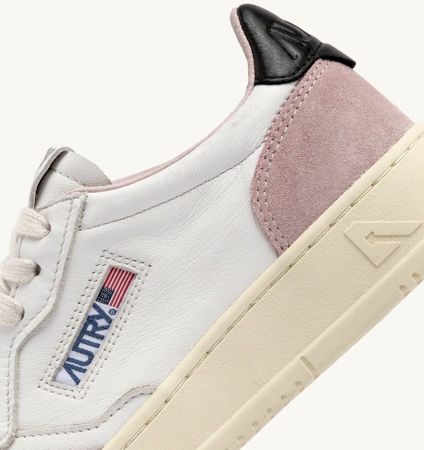 MEDALIST LOW IN PELLE E SUEDE BIANCA, POWDER E NERA
