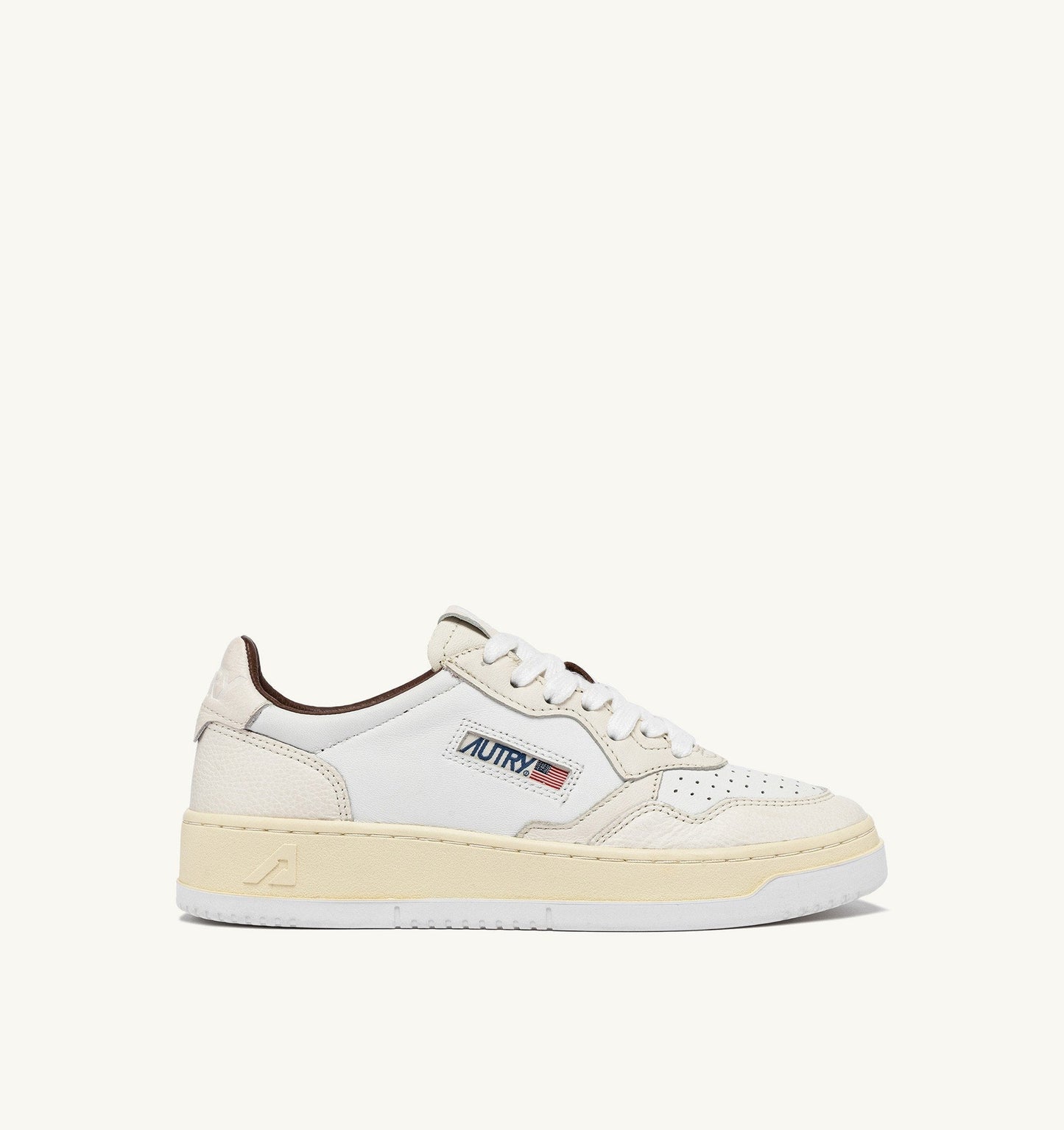 MEDALIST LOW IN PELLE BIANCA E NAPPA CHIARA