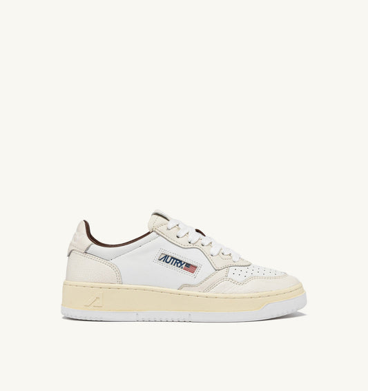 MEDALIST LOW IN PELLE BIANCA E NAPPA CHIARA