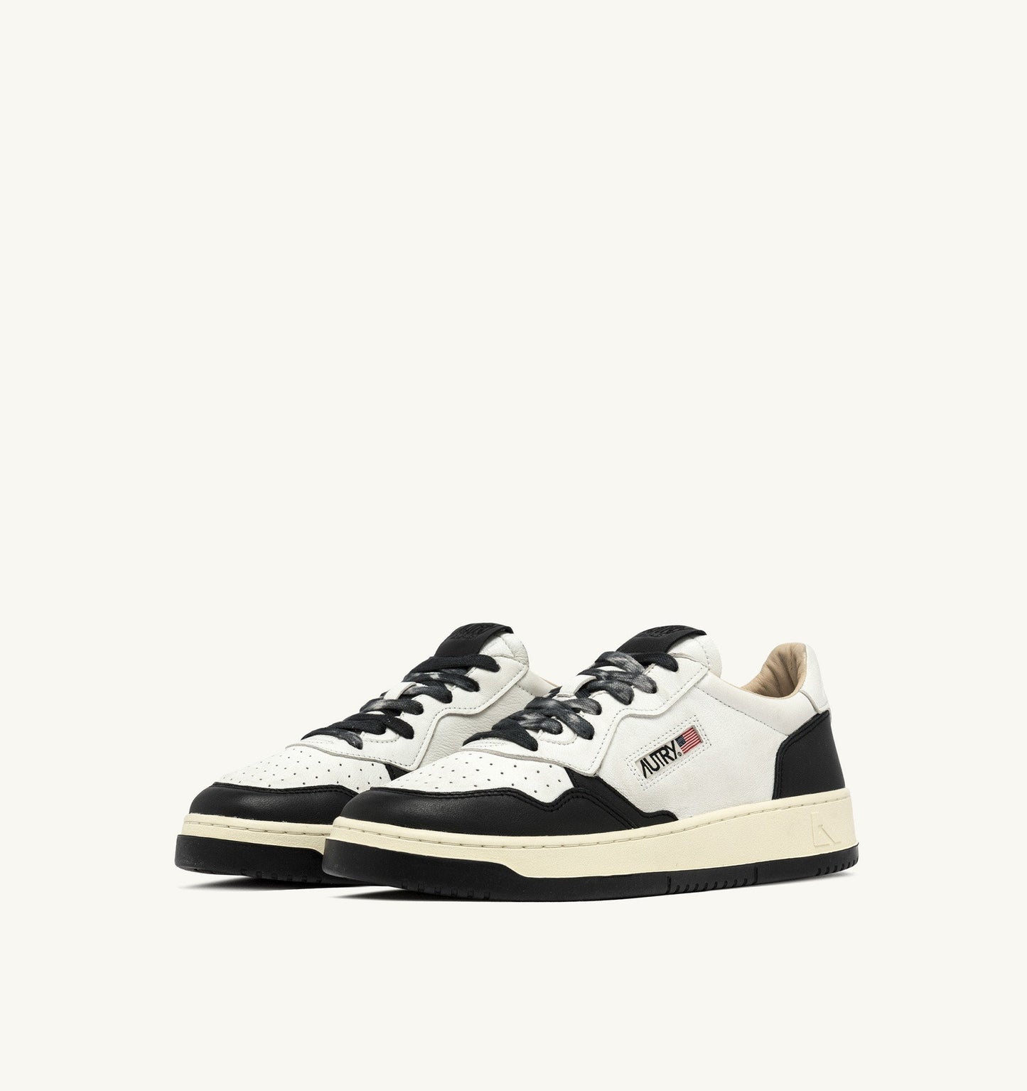 MEDALIST LOW IN PELLE BIANCA E NERO