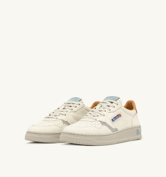 MEDALIST LOW IN PELLE COLORE NUG E LOFT
