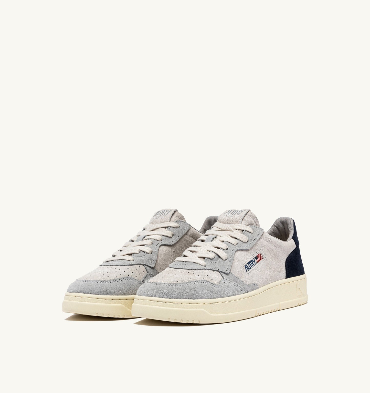 MEDALIST LOW IN SUEDE LOFT GRAY E SPACE BLUE